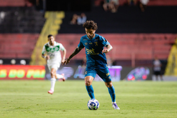 Lucas Lima, meio-campista do Sport