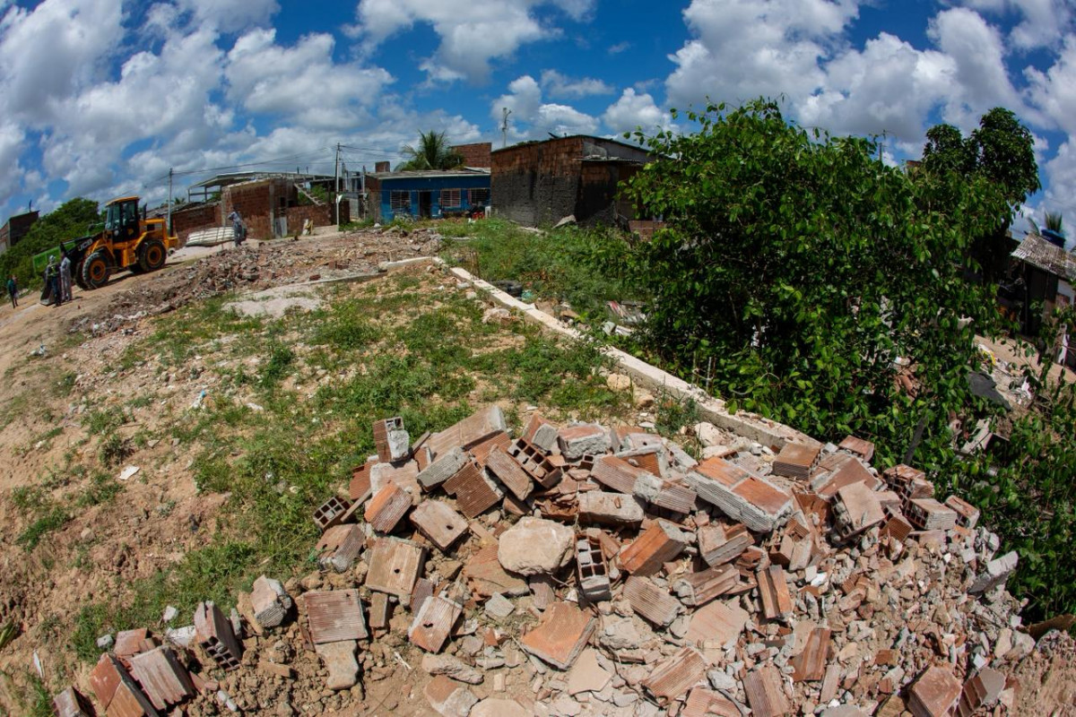 Segundo a Secretaria, foram retiradas 4 ocupações irregulares,1 muro irregular, vários cercamentos irregulares e criatórios irregulares (Foto: Rafael Vieira/DP Foto)