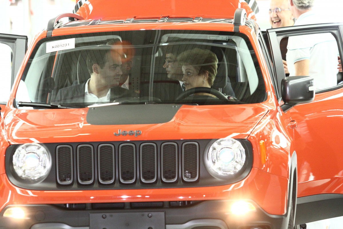 Paulo Câmara e Dilma Rousseff, na inauguração da Jeep: 
