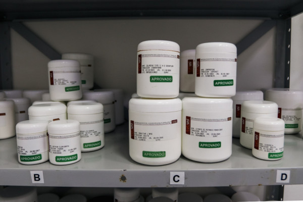 Tuti Uni, primeira farmacia de manipulação voltada para animais e humanos de Recife (Melissa Fernandes)