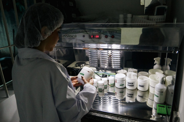 Tuti Uni, primeira farmacia de manipulação voltada para animais e humanos de Recife (Melissa Fernandes )