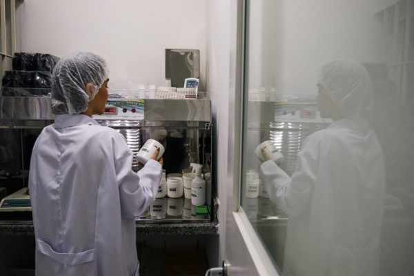 Tuti Uni, primeira farmacia de manipulação voltada para animais e humanos de Recife (Melissa Fernandes )
