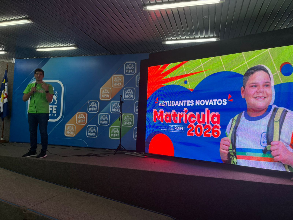 O anúncio das vagas e da abertura das matrículas foi feito pelo prefeito do Recife, João Campos (PSB) (Bartô Leonel/DP)