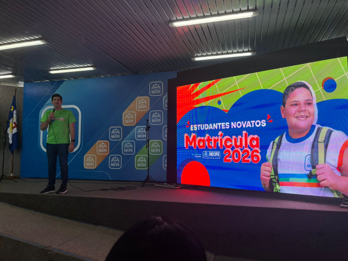 O anúncio das vagas e da abertura das matrículas foi feito pelo prefeito do Recife, João Campos (PSB) (Bartô Leonel/DP)
