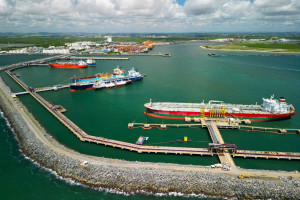 O Porto de Suape é um dos principais vetores de desenvolvimento econômico do Nordeste e referência em logística no Brasil
