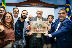 Presidente do Diario de Pernambuco, Carlos Frederico Vital, comemora abertura da cápsula centenária 