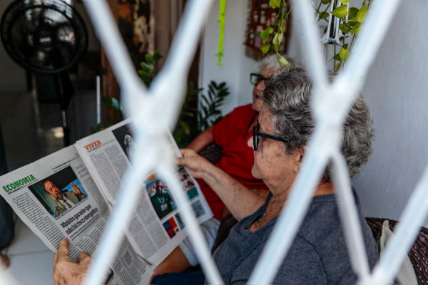 Marconio e Izabel Fabricio, junto há 53 anos, mantém um hábito que perdura há décadas (Crysli Viana/DP Foto)