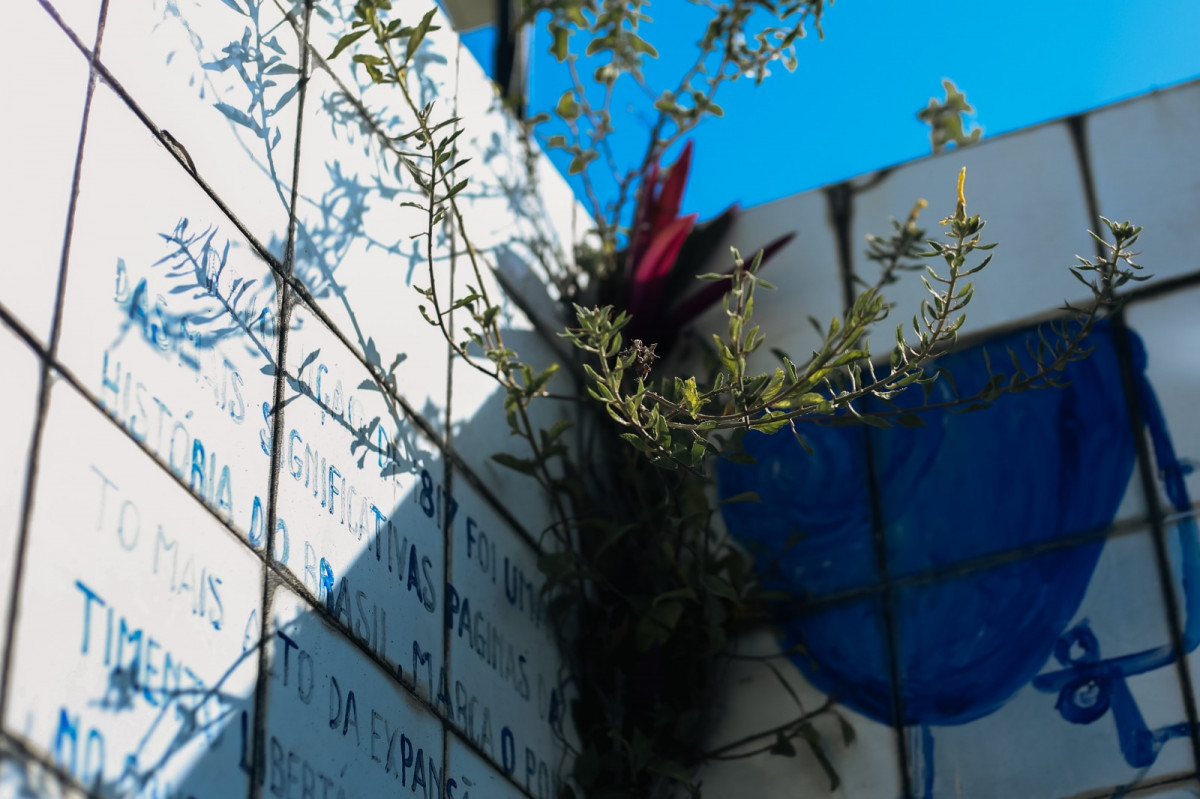Mural de Corbiniano Lins, na Avenida Cruz Cabugá, Centro do Recife (Melissa Fernandes/DP Foto)