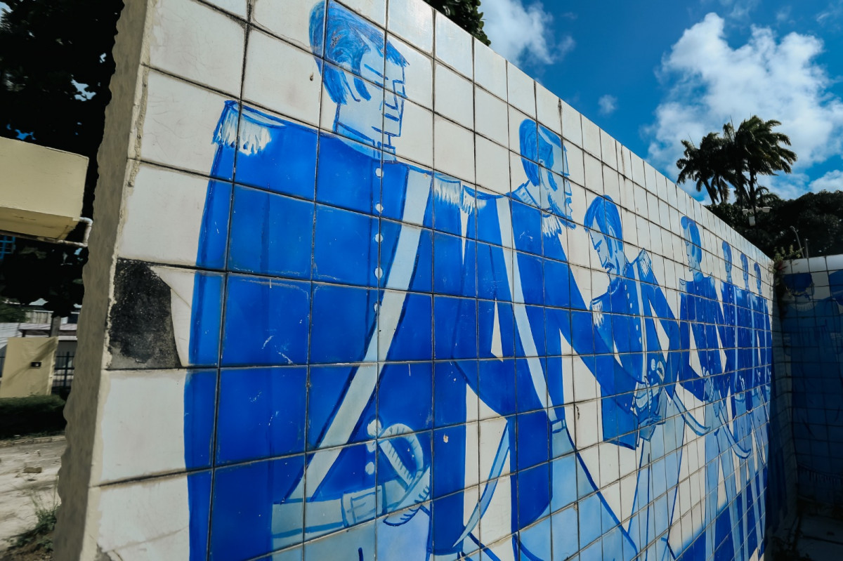 Mural de Corbiniano Lins, na Avenida Cruz Cabugá, Centro do Recife (Melissa Fernandes/DP Foto)