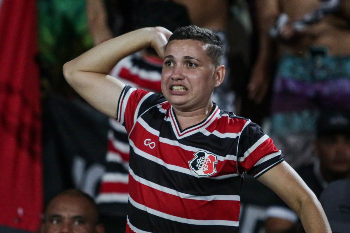 Torcida do Santa Cruz e sua paixão pelo clube (Rafael Vieira/DP)