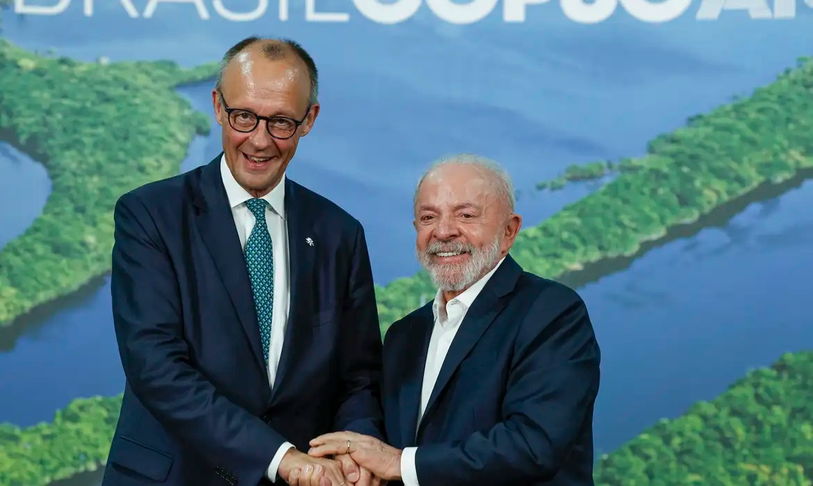 O primeiro-ministro da Alemanha, Friedrich Merz, com o presidente Lula/Tânia Rêgo/Agência Brasil