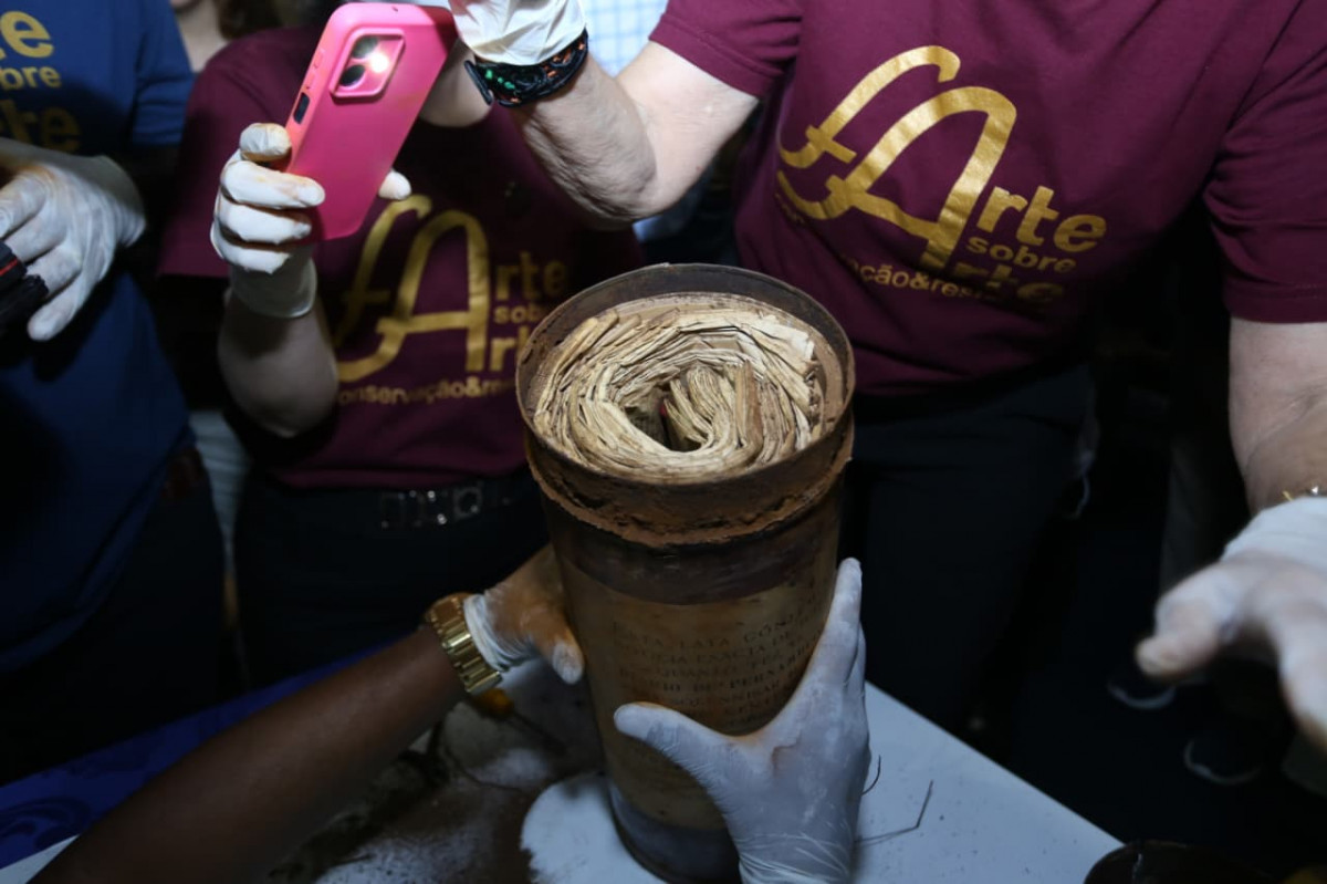 Momento de abertura da cápsula (Melissa fernandes/DP Foto)