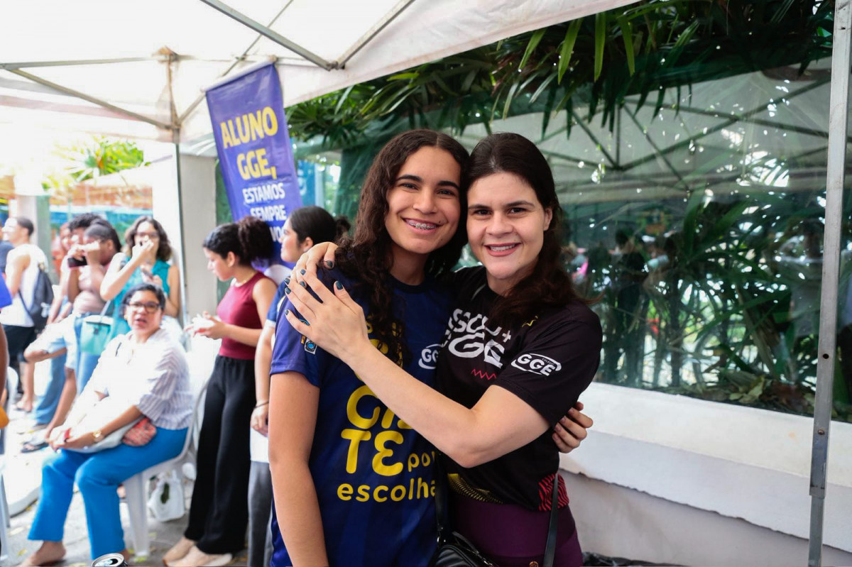 Sofia Andrade e a psicóloga do GGE, Manuela Montes (Crysli Viana/DP foto)