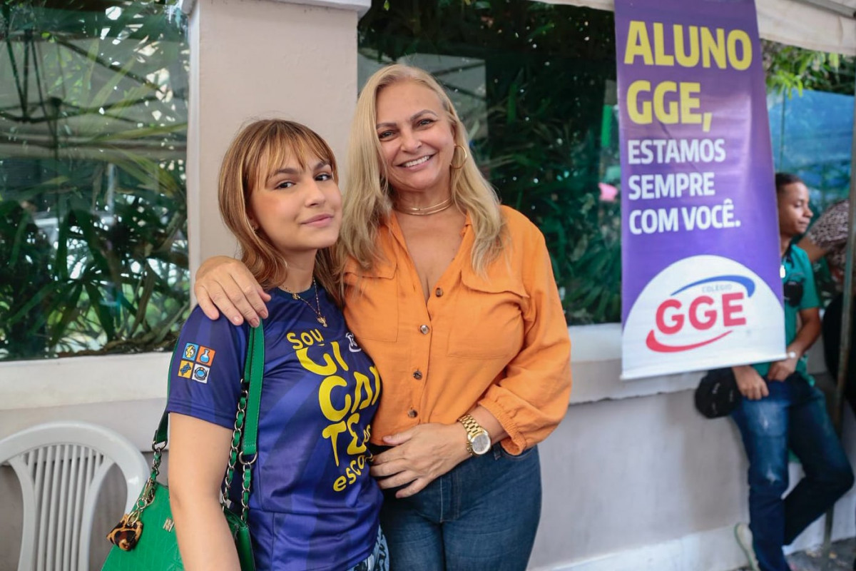 Biana Mahnic e a mãe na Arena GGE antes do início das provas (Crysli Viana/DP foto)