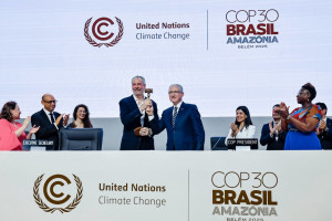 O presidente da COP30, embaixador André Corrêa do Lago, e o presidente da COP29, Mukhtar Babayev, durante a cerimônia de abertura da 30.ª Conferência das Partes da Convenção-Quadro das Nações Unidas sobre a Mudança do Clima (COP30)