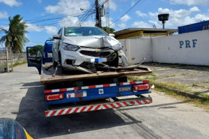 Homem é preso após perseguição e colisão na Zona Oeste do Recife
