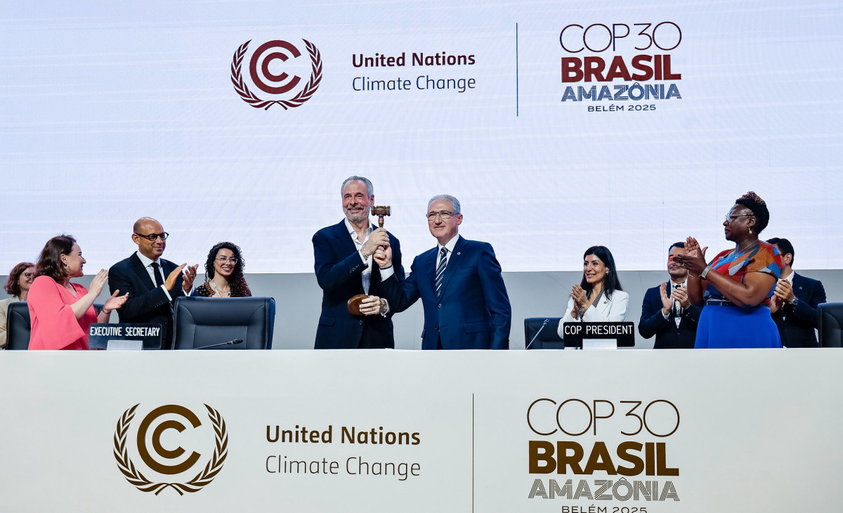 O presidente da COP30, embaixador André Corrêa do Lago, e o presidente da COP29, Mukhtar Babayev, durante a cerimônia de abertura da 30.ª Conferência das Partes da Convenção-Quadro das Nações Unidas sobre a Mudança do Clima (COP30)/Ricardo Stuckert / PR