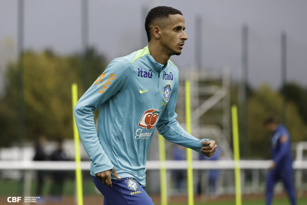 Luciano Juba, lateral-esquerdo do Bahia, em treino da seleção brasileira