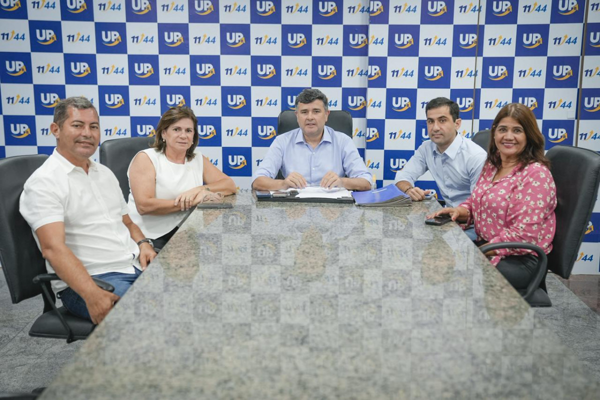 Reunião entre Deputado Eduardo da Fonte e prefeita Aninha da Ferbom/Divulgação