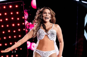 Cantora Silvânia Aquino