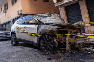 Incêndio atinge um carro próximo ao Cinema São Luiz, no Centro do Recife
