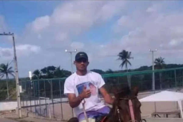  Hélder dos Santos Silva foi morto com um tiro nas costas/Foto: Reprodução/Whatsapp