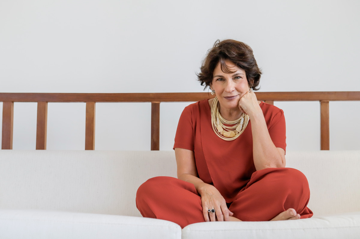 'A Esperança Não Recebe Visita' é o segundo livro da jornalista e cronista Germana Accioly (Foto: Beto Figueiroa/Divulgação)