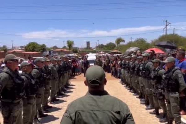 PM que atirou na namorada e tirou a própria vida é sepultado com homenagem de colegas de farda. /Foto: Reprodução/Redes Sociais