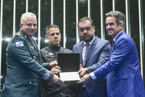  Homenagem do Congresso aos quatro policiais mortos durante a Operação Contenção