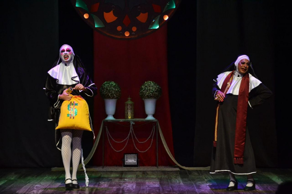 Peça retrata os bastidores de um convento nada convencional (Divulgação)