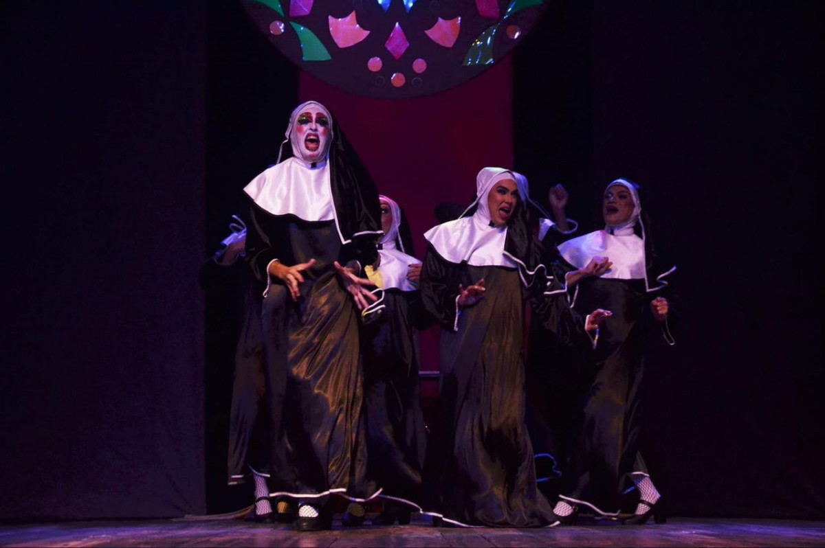 Peça retrata os bastidores de um convento nada convencional (Divulgação)