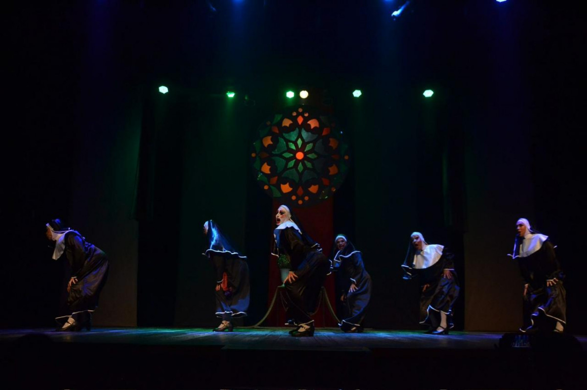 Peça retrata os bastidores de um convento nada convencional (Divulgação)