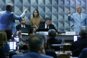 Viana afirma que novas pessoas podem ser presas pelo esquema de desvios em aposentadorias, após a prisão do ex-presidente da entidade Alessandro Stefanutto pela Polícia Federal nesta quinta-feira (13)