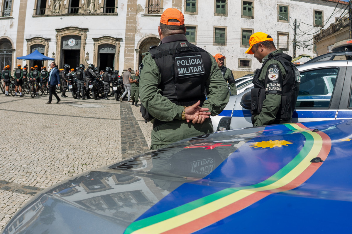   Recife, PE, 14/11/2025 - OPERAÇÃO PAPAI NOEL - A governadora de Pernambuco, Raquel Lyra, junto com a Policia Militar de Pernambuco, deu inicio da Operação Papai Noel no centro do Recife./ Rafael Vieira