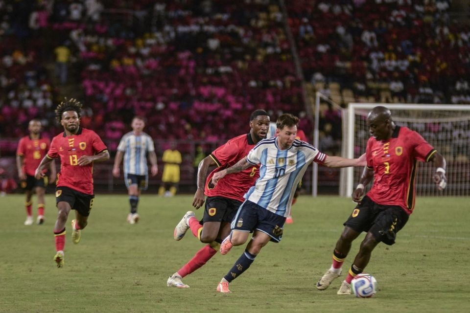 Lionel Messi em amistoso contra Angola/JULIO PACHECO NTELA / AFP