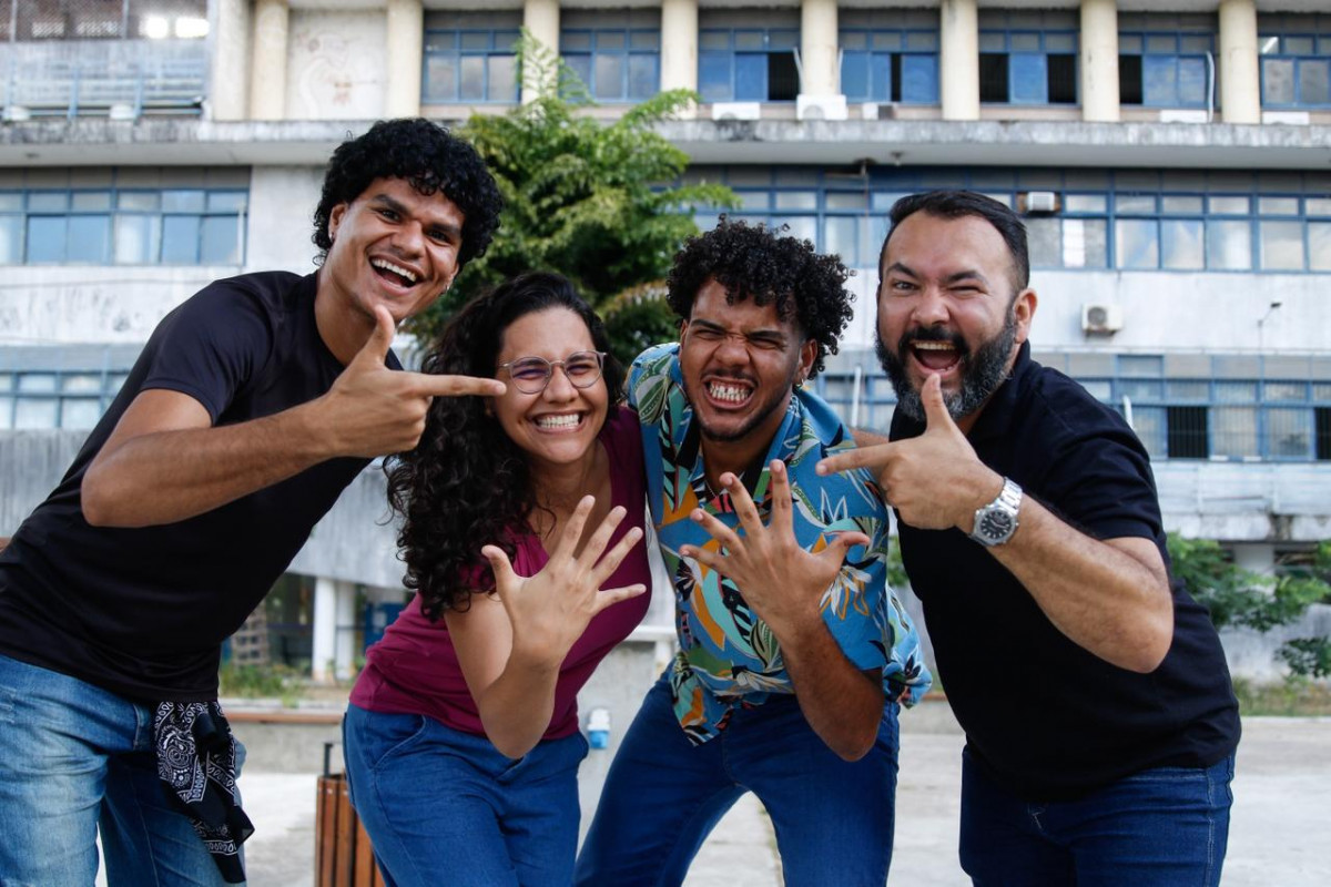 Grupo conta pessoas surdas e ouvintes que dominam a língua brasileira de sinais (Marina Torres/DP Foto)