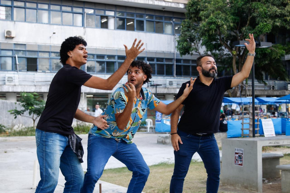 Grupo conta pessoas surdas e ouvintes que dominam a língua brasileira de sinais (Marina Torres/DP Foto)