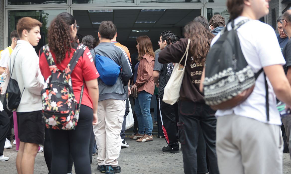 Candidatos farão o segundo dia de provas do Enem 2025 neste domingo, 16 de novembro/Paulo Pinto/Agência Brasil