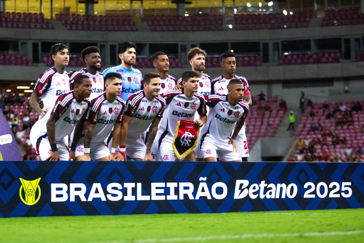  São Lourenço da Mata, PE, 15/11/2025 - SPORT FLAMENGO - Na noite deste sábado(15), a equipe do Sport recebeu a equipe do Flamengo pelo Campeonato Brasileiro da Serie A 2025 na Arena de Pernambuco. / Rafael Vieira