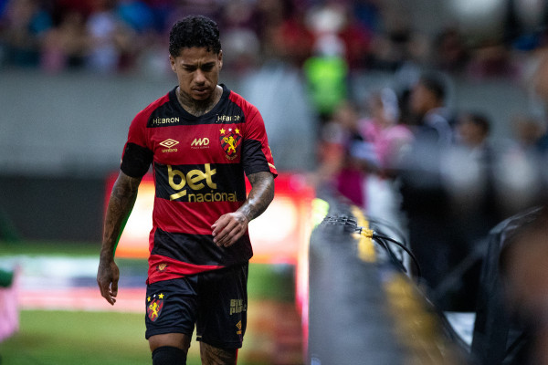  São Lourenço da Mata, PE, 15/11/2025 - SPORT FLAMENGO - Na noite deste sábado(15), a equipe do Sport recebeu a equipe do Flamengo pelo Campeonato Brasileiro da Serie A 2025 na Arena de Pernambuco. Matheusinho