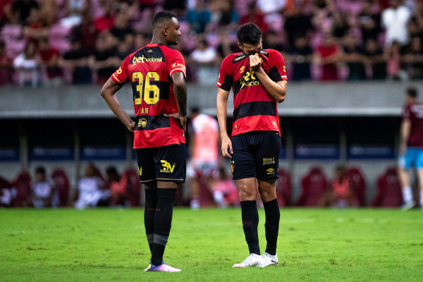 São Lourenço da Mata, PE, 15/11/2025 - SPORT FLAMENGO - Na noite deste sábado(15), a equipe do Sport recebeu a equipe do Flamengo pelo Campeonato Brasileiro da Serie A 2025 na Arena de Pernambuco. Lucas Kal
