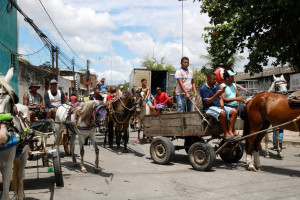 A concentração aconteceu na Rua Aparecida de Minas, no bairro do Bongi, na Zona Oeste do Recife