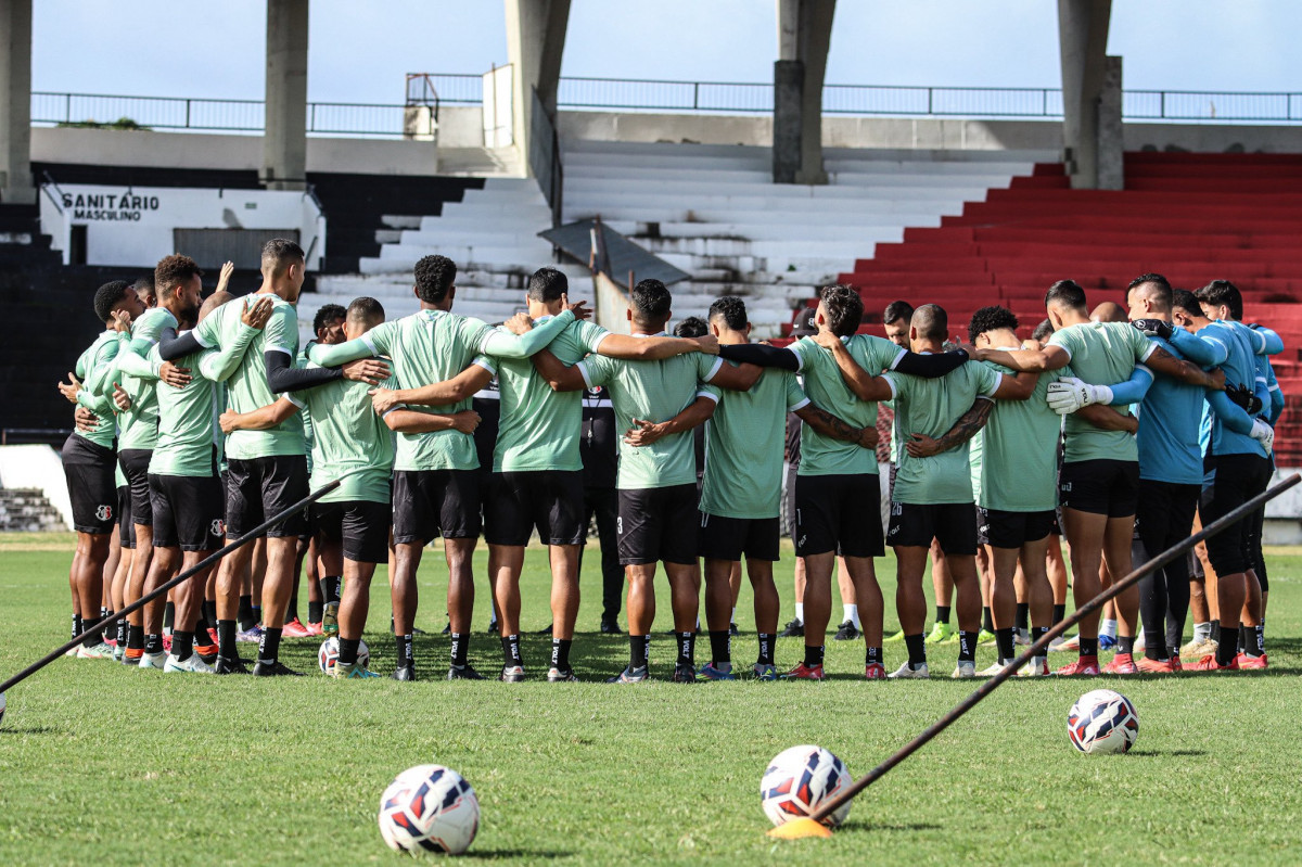 Jogadores do Santa Cruz/Evelyn Victoria/SCFC