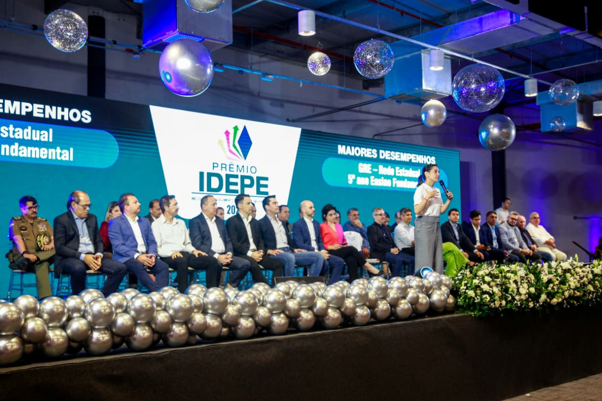 cerimônia de premiação para escolas com melhor desempenho no IDEPE/Foto: Crysli Viana/DP Foto