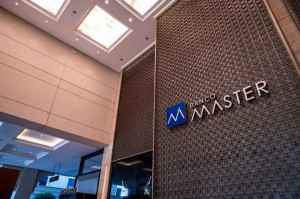 FGC garante até R$ 250 mil por CPF ou CNPJ para correntistas e investidores, mas pagamentos dependem do envio da lista de credores e podem levar mais de 40 dias