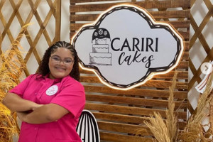 Thaissa vendia bolos pelo perfil profissional do Instagram