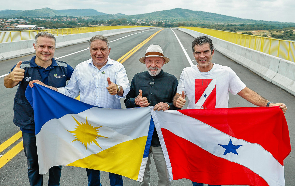 Presidente da República, Luiz Inácio Lula da Silva, durante a visita à Ponte Xambioá e o corte da fita de inauguração/ Ricardo Stuckert / PR