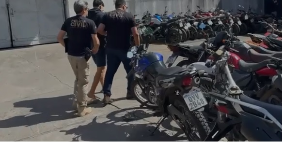 Suspeitos foram levados para o Depatri, no Recife /PCPE