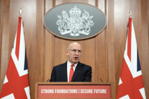 Ministro da Defesa britânico, John Healey