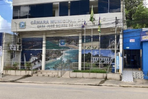 Estão sendo cumpridos três mandados de prisão e 19 de busca e apreensão